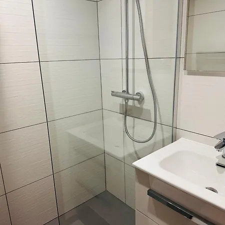 Cozy 3 Pieces Avec Terrasse Et Parking Au Centre, Pres Des Pistes - Fr-1-464-235 Apartment